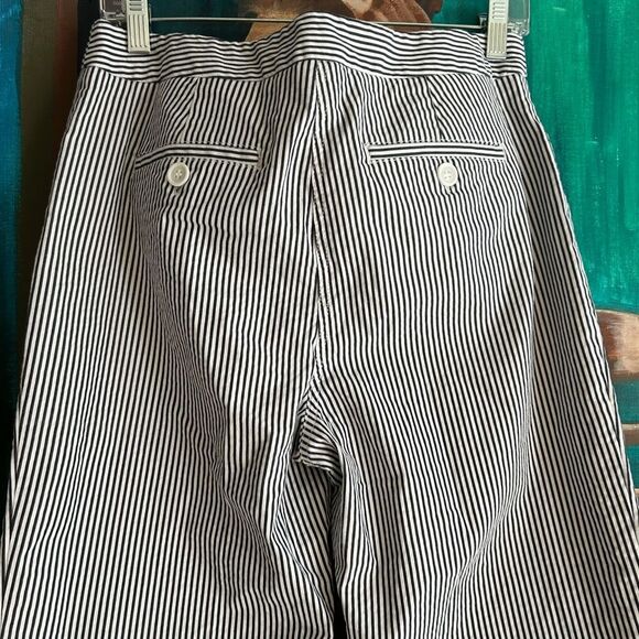 Jones New York Stretch Black and White Striped Cropped Pants 10 - Picture 12 of 16